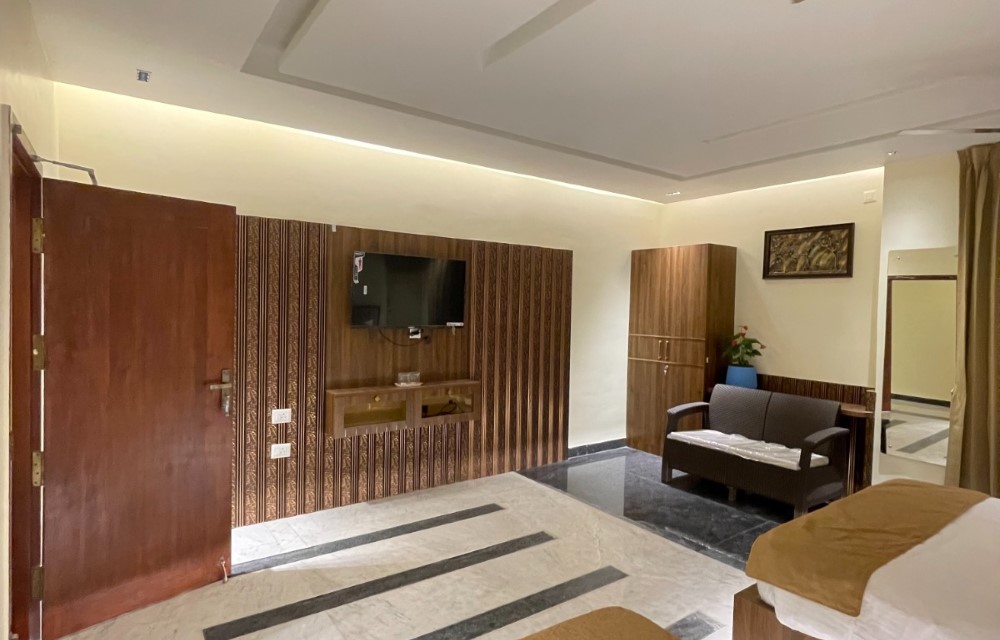 Modern Hotel Guest Experience in Dindigul